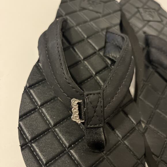 Black Leather reef flip flops Women Size 7 - Picture 2 of 7